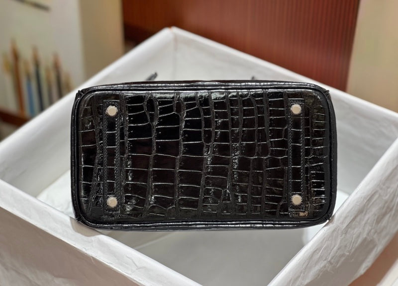 Anum Bags - High-Quality Designer Products for You - AFFORDABLE LUXURY BAGS - 20526