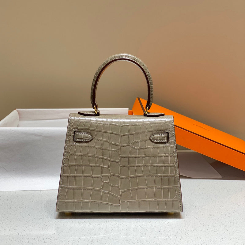 new-luxury-designer-bags-nm23724