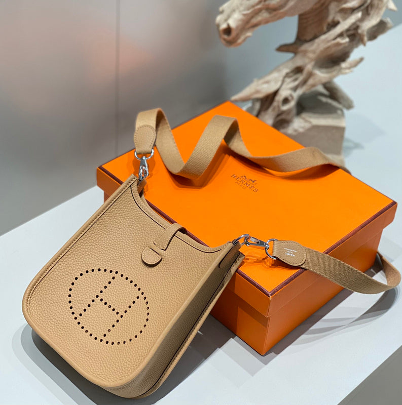new-luxury-designer-bags-nm23542