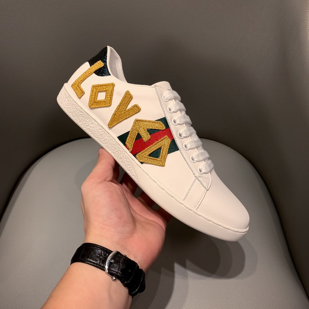 Ezyycart Bags MO-GCI Ace Embroidered Love SNEAKER 122