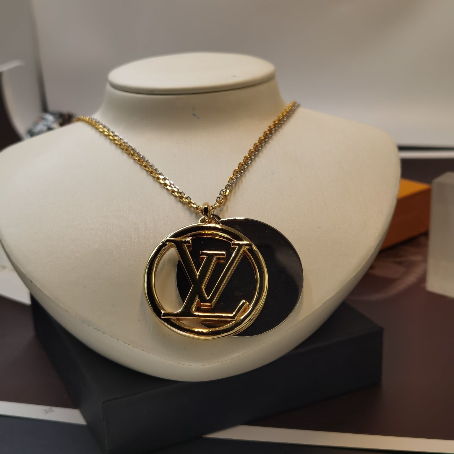 Anum Bags Necklace LUV030