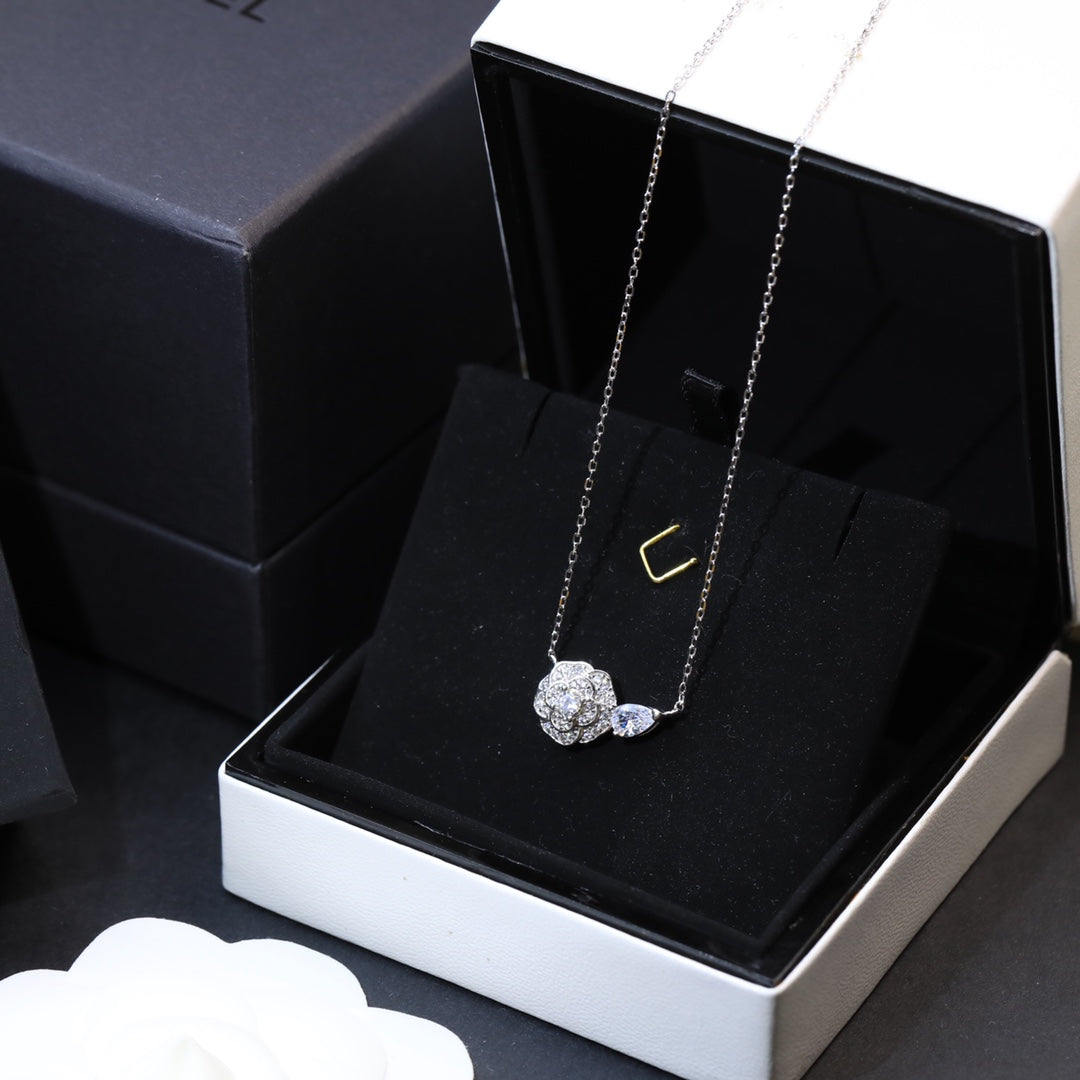 Anum Bags MO -Necklace CHL007