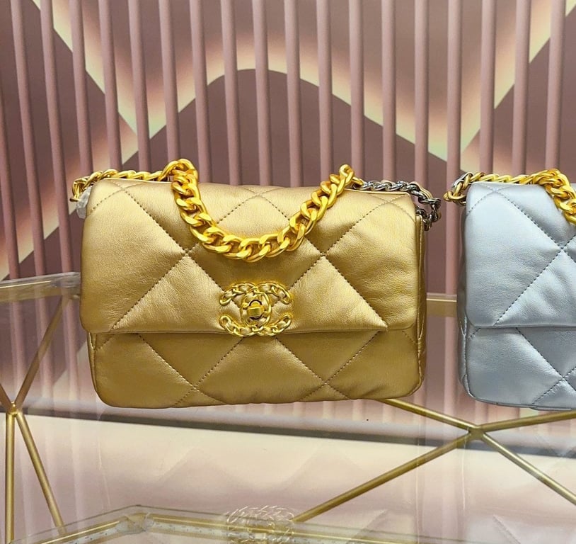 Anum Bags CHL 19 FLAP BAG IN GOLD LAMBSKIN 25CM