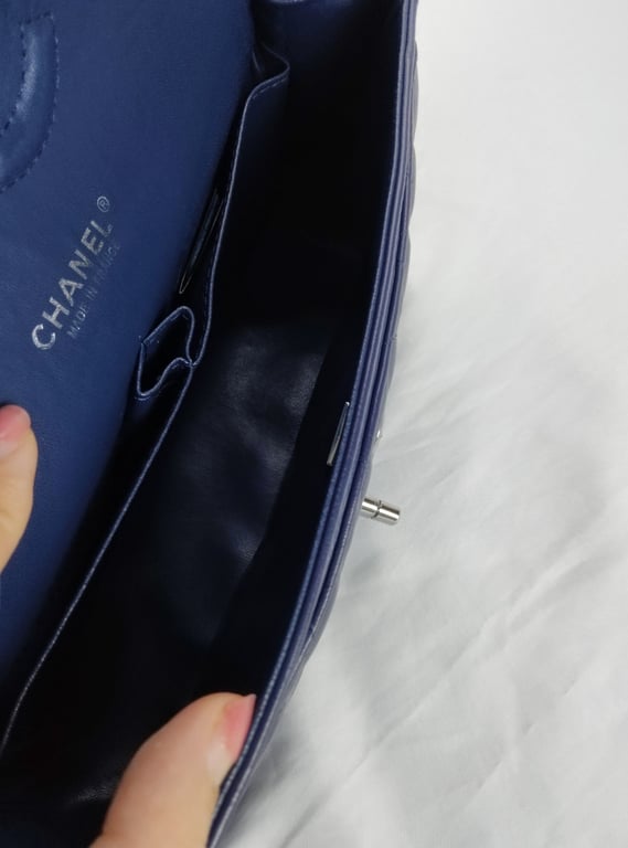 Anum Bags CHL CLASSIC MEDIUM LAMBSKIN FLAP NAVY AND SILVER 25CM