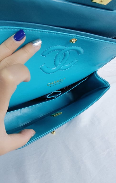 Anum Bags CHL CLASSIC MEDIUM LAMBSKIN FLAP DARK TURQUOISE CAVIAR AND GOLD 25CM