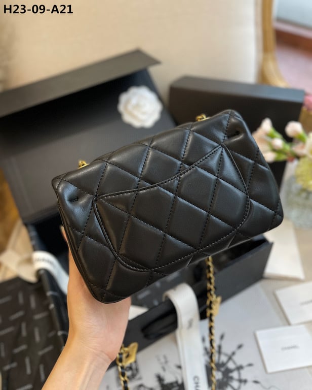 Anum Bags CHL FLAP BAG WITH HEART CC CHARM BLACK 20CM