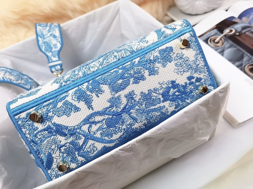 Anum Bags DIR MEDIUM LADY D-LITE CORNFLOWER BLUE TOILE EMBROIDERY 24CM