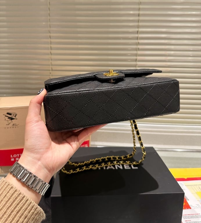 Anum Bags CHL MEDIUM CLASSIC FLAP BAG GOLD HARDWARE BLACK 26CM