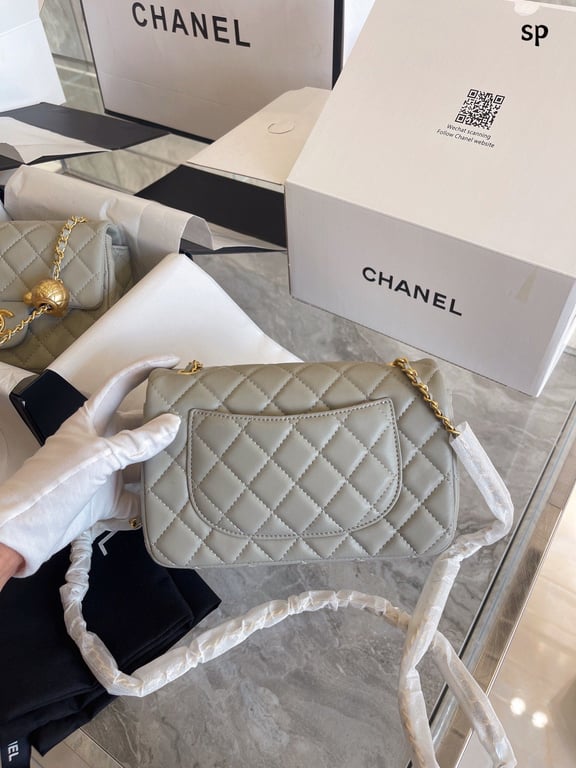 Anum Bags CHL PEARL CRUSH QUILTED FLAP BAG GREY 20CM