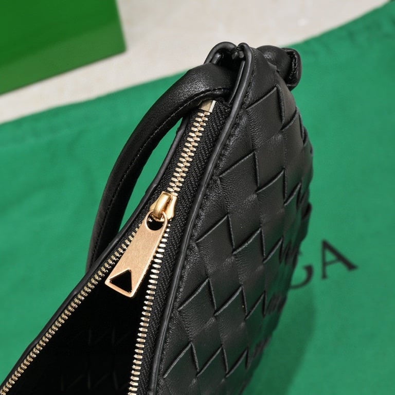 Ezyycart Bags BOTTEGA VENETA MEDIUM TURN POUCH IN INTRECCIATO BLACK LEATHER