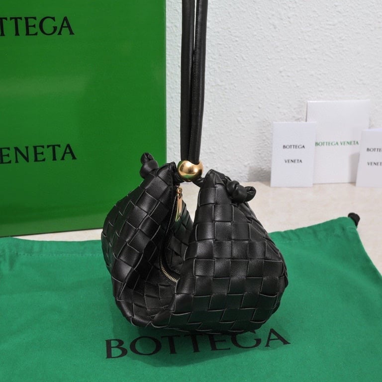 Ezyycart Bags BOTTEGA VENETA MEDIUM TURN POUCH IN INTRECCIATO BLACK LEATHER