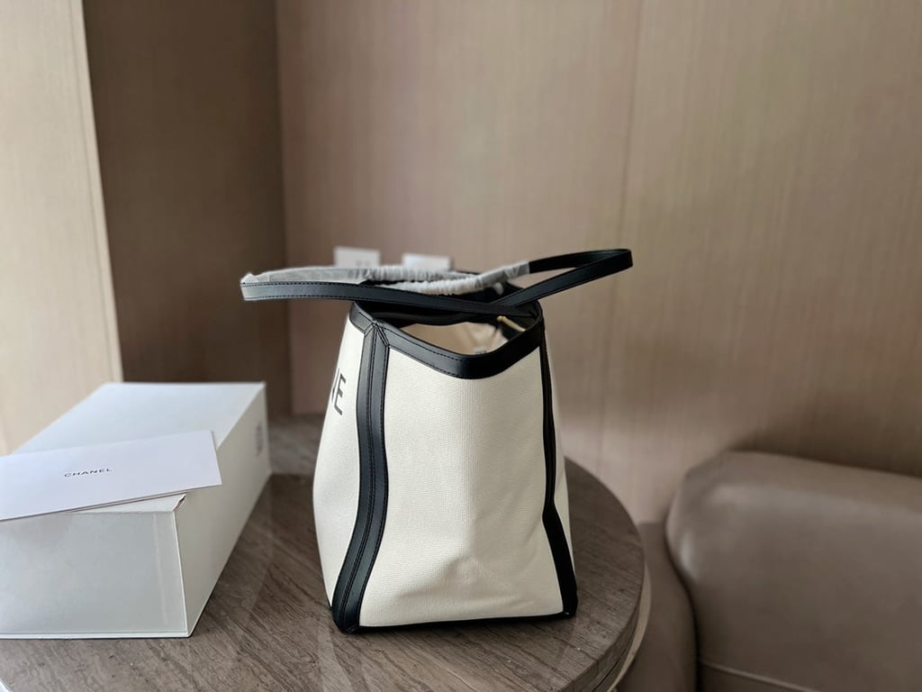 Ezyycart Bags CE LARGE SQUARE IN TEXTILE WITH PRINT AND CALFSKIN BLACK 48CM