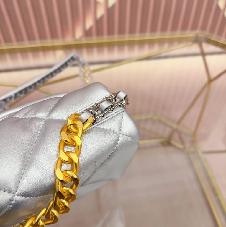 Anum Bags CHL 19 FLAP BAG IN SILVER LAMBSKIN 25CM