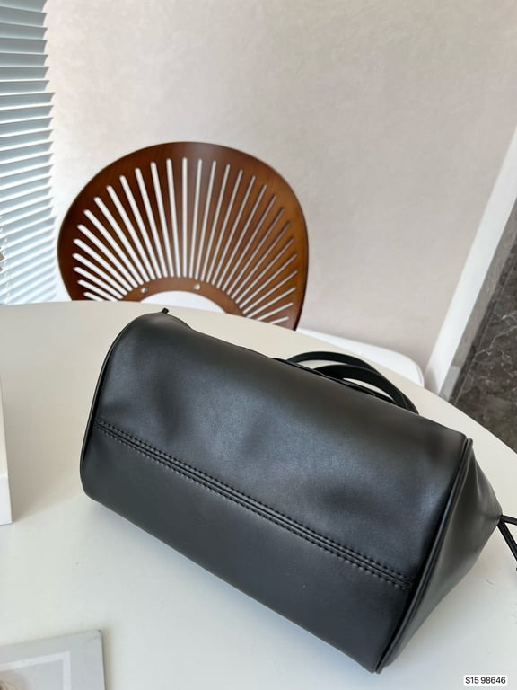Ezyycart Bags CE SMALL CABAS DRAWSTRING CUIR TRIOMPHE IN SMOOTH CALFSKIN BLACK 24CM