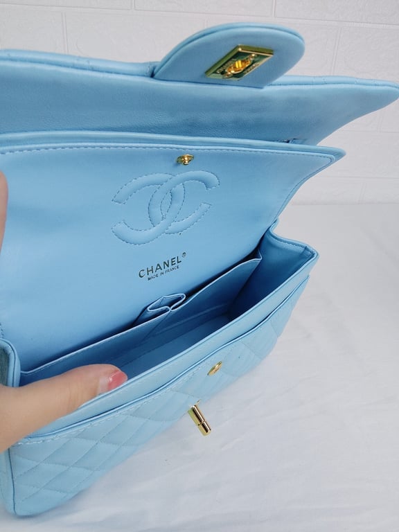 Anum Bags CHL CLASSIC MEDIUM LAMBSKIN FLAP BAG LIGHT BLUE GOLD 25CM