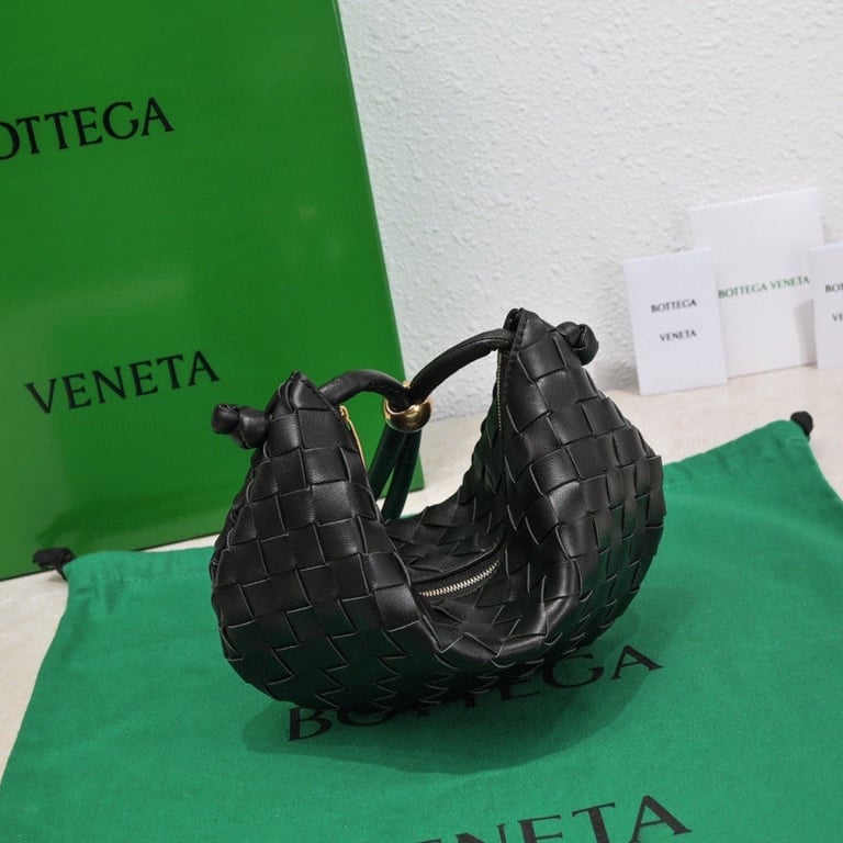 Ezyycart Bags BOTTEGA VENETA MEDIUM TURN POUCH IN INTRECCIATO BLACK LEATHER