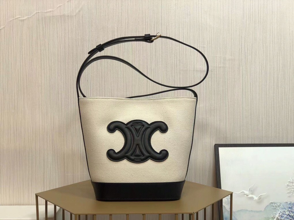Ezyycart Bags CE BLACK CUIR TRIOMPHE BUCKET BAG
