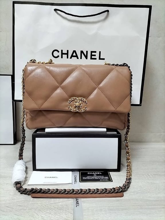 Anum Bags CHL LAMBSKIN QUILTED MEDIUM 19 FLAP CARAMEL 30CM