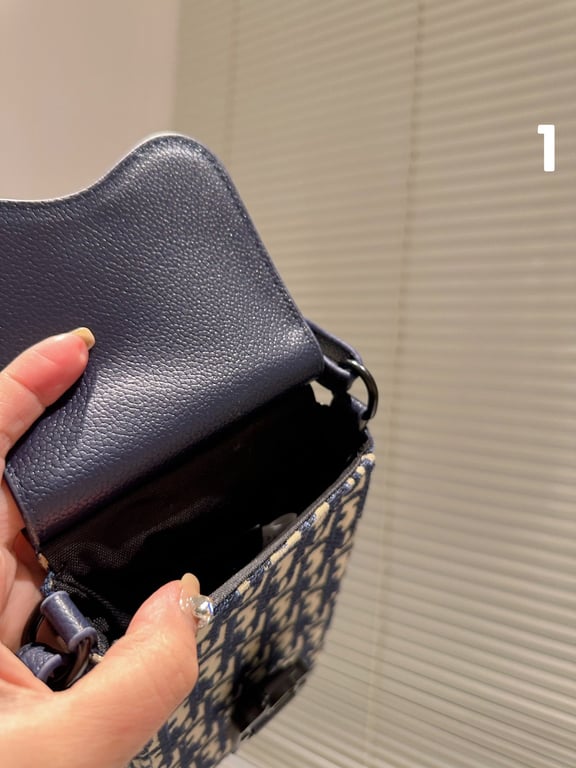Ezyycart Bags DIR SADDLE VERTICAL POUCH WITH STRAP OBLIQUE JACQUARD AND DARK BLUE GRAINED CALFSKIN 11CM HIGH QUALITY