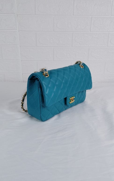 Anum Bags CHL CLASSIC MEDIUM LAMBSKIN FLAP DARK TURQUOISE CAVIAR AND GOLD 25CM