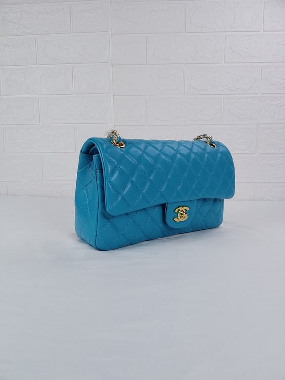 Anum Bags CHL CLASSIC MEDIUM LAMBSKIN FLAP BAG BLUE GOLD 25CM