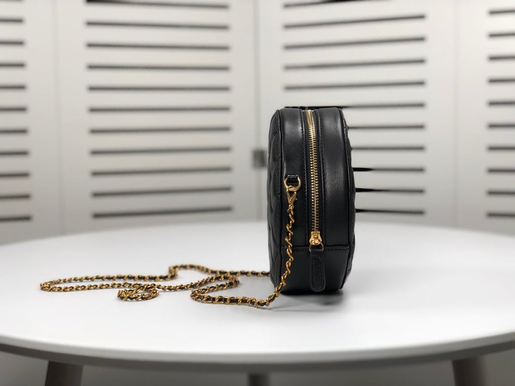 Anum Bags CHL CLUTCH WITH CHAIN IN BLACK 17.5CM
