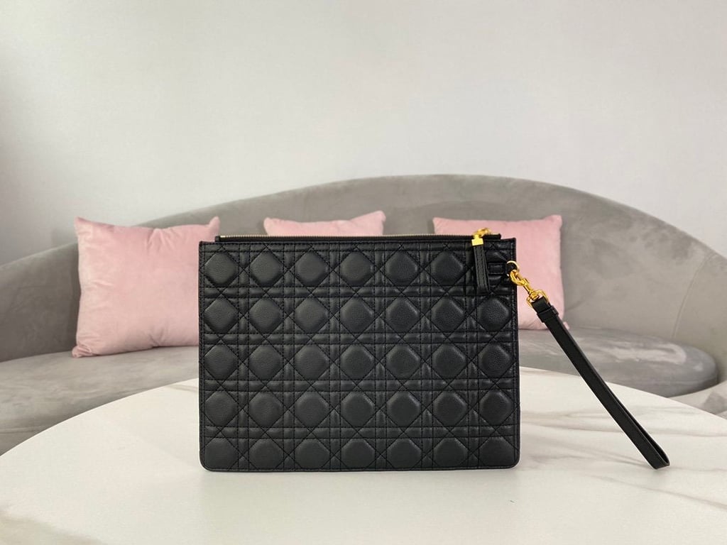 Ezyycart Bags dir LARGE CARO DAILY POUCH BLACK S5086UWHC_M900