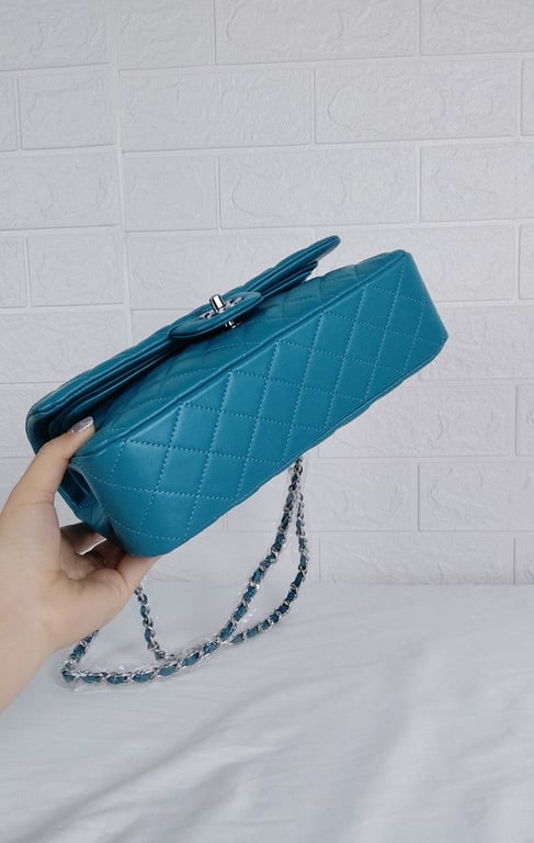 Anum Bags CHL CLASSIC MEDIUM LAMBSKIN FLAP DARK TURQUOISE CAVIAR SILVER 25CM