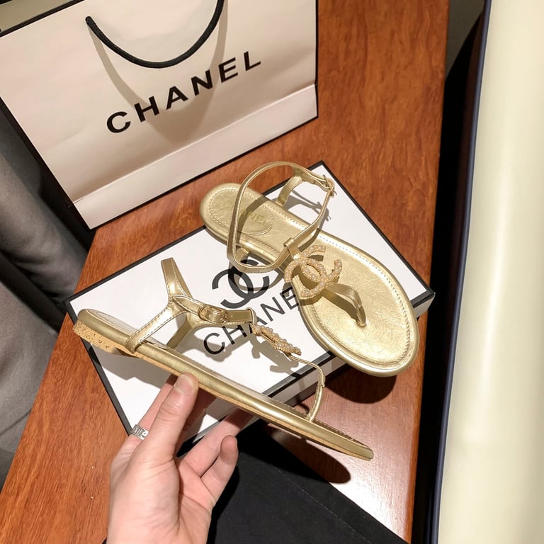 Anum Bags CHL GOLD PEARL CC LOGO GOLDEN THONG SANDALS