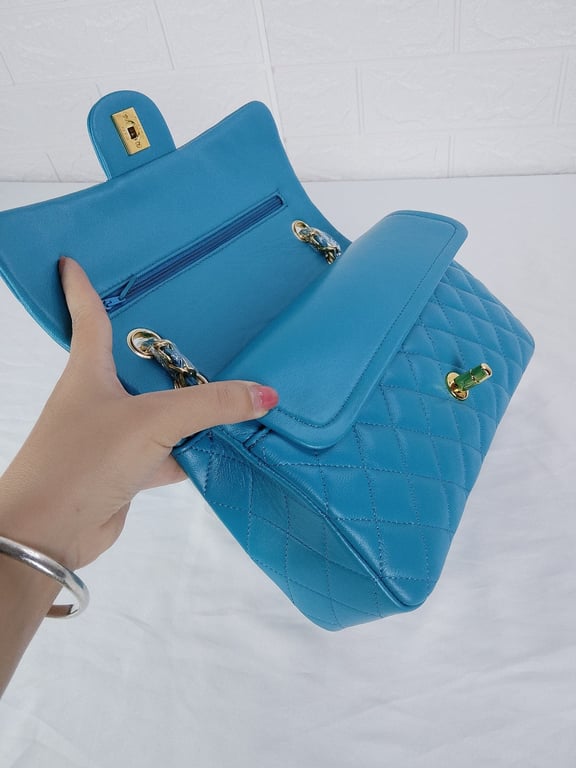 Anum Bags CHL CLASSIC MEDIUM LAMBSKIN FLAP BAG BLUE GOLD 25CM