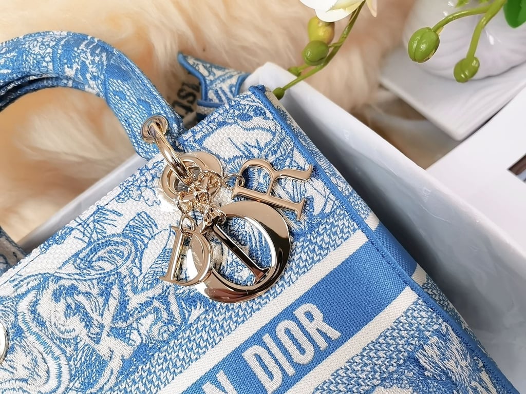 Anum Bags DIR MEDIUM LADY D-LITE CORNFLOWER BLUE TOILE EMBROIDERY 24CM