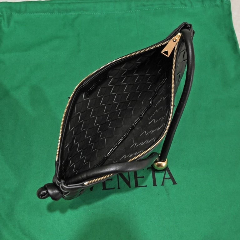 Ezyycart Bags BOTTEGA VENETA MEDIUM TURN POUCH IN INTRECCIATO BLACK LEATHER