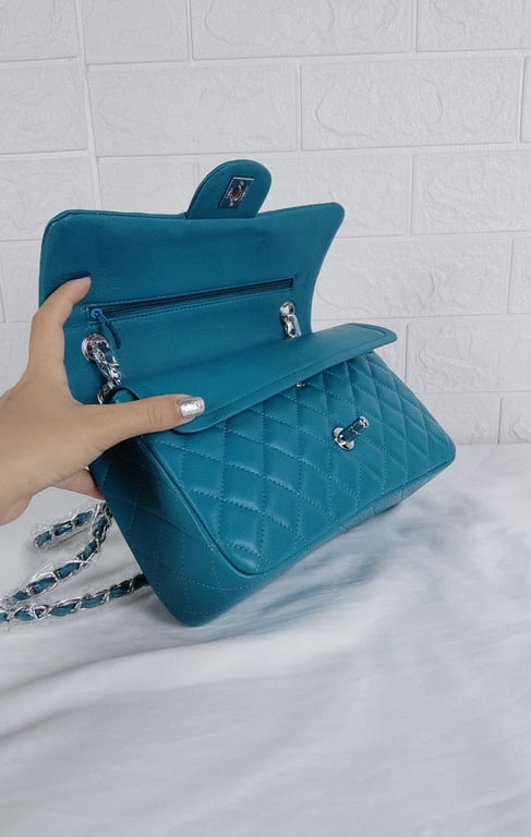 Anum Bags CHL CLASSIC MEDIUM LAMBSKIN FLAP DARK TURQUOISE CAVIAR SILVER 25CM