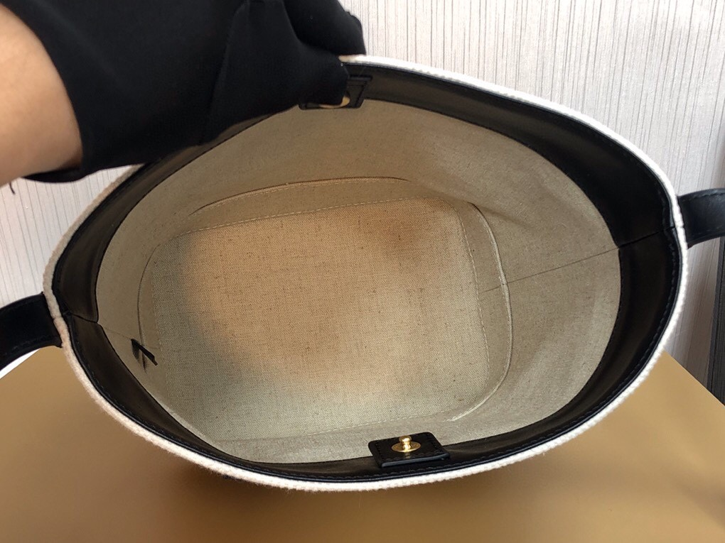 Ezyycart Bags CE BLACK CUIR TRIOMPHE BUCKET BAG