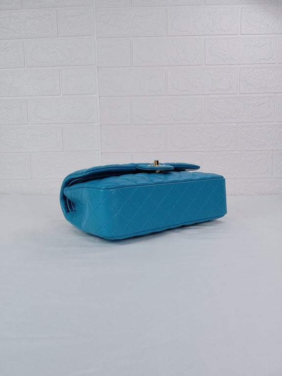 Anum Bags CHL CLASSIC MEDIUM LAMBSKIN FLAP BAG BLUE GOLD 25CM