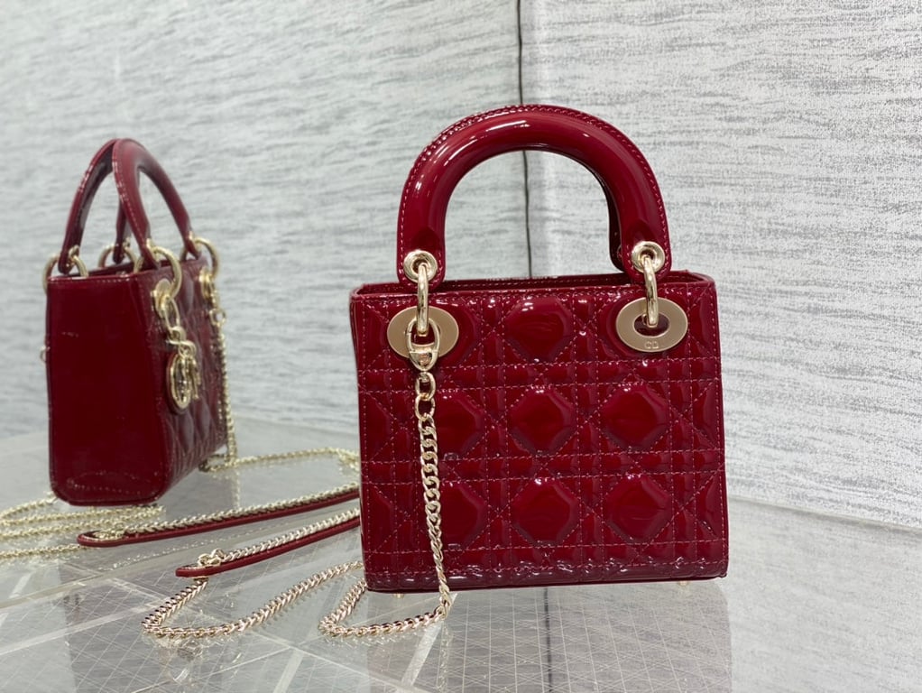Ezyycart Bags DIR SMALL LADY CHERRY RED PATENT CANNAGE CALFSKIN 17CM