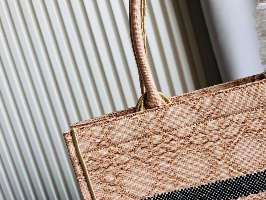 Ezyycart Bags DIR 36CM NATURAL CANNAGE RAFFIA MEDIUM BOOK TOTE