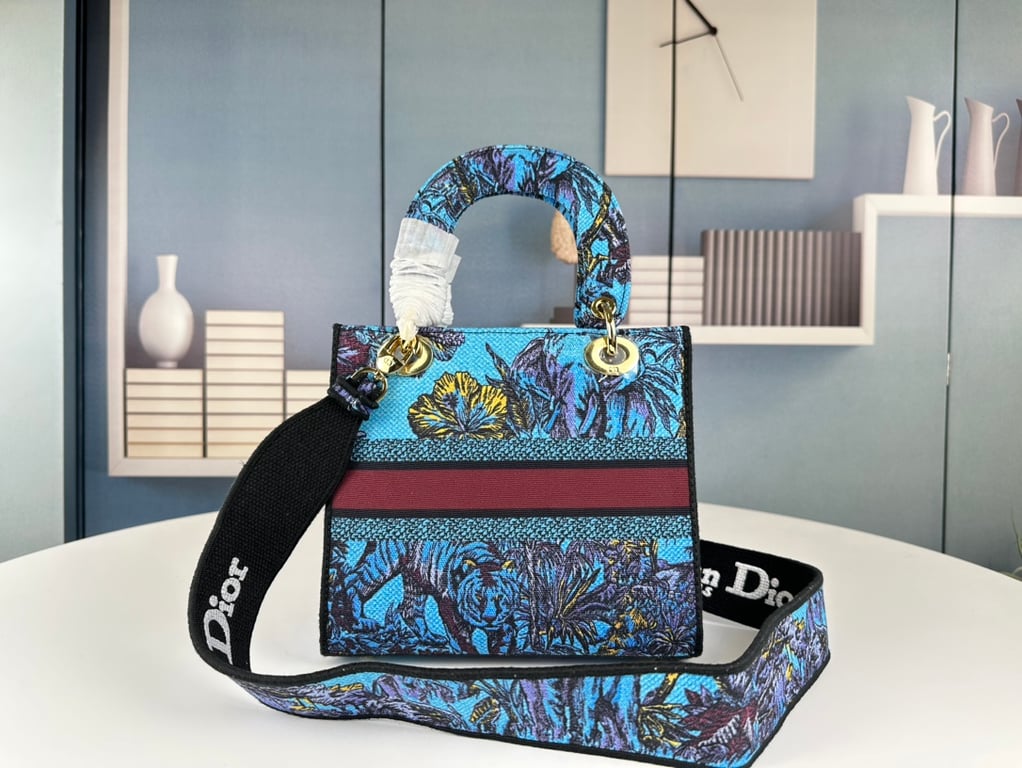 Ezyycart Bags DIR MEDIUM LADY D LITE BAG CELESTIAL BLUE MULTICOLOR TOILE DE JOUY VOYAGE EMBROIDERY 24CM M0565OEUPM259