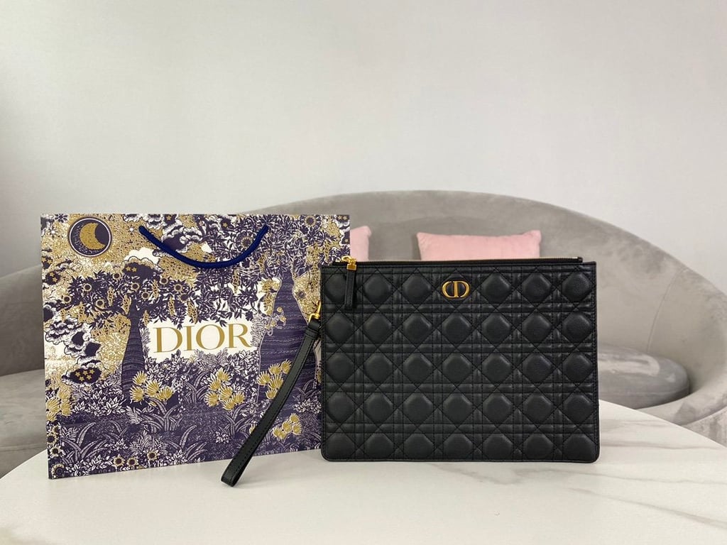Ezyycart Bags dir LARGE CARO DAILY POUCH BLACK S5086UWHC_M900
