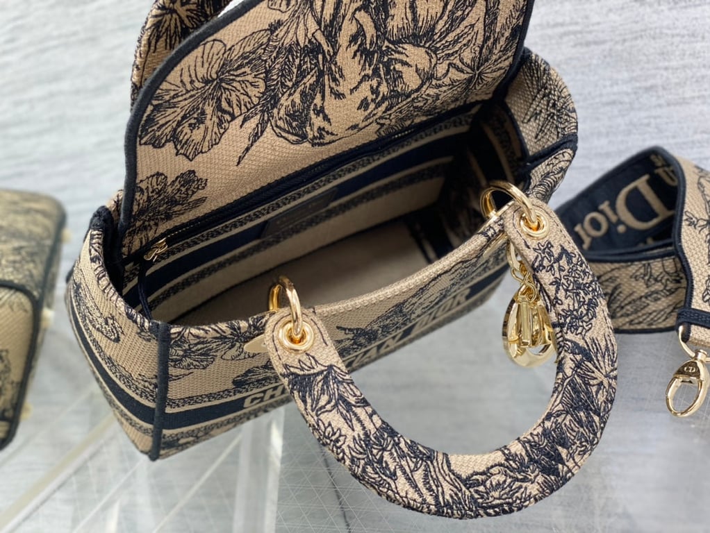 Ezyycart Bags DIR MEDIUM LADY D-LITE BAG BEIGE TOILE DE JOUY VOYAGE EMBROIDERY 24CM