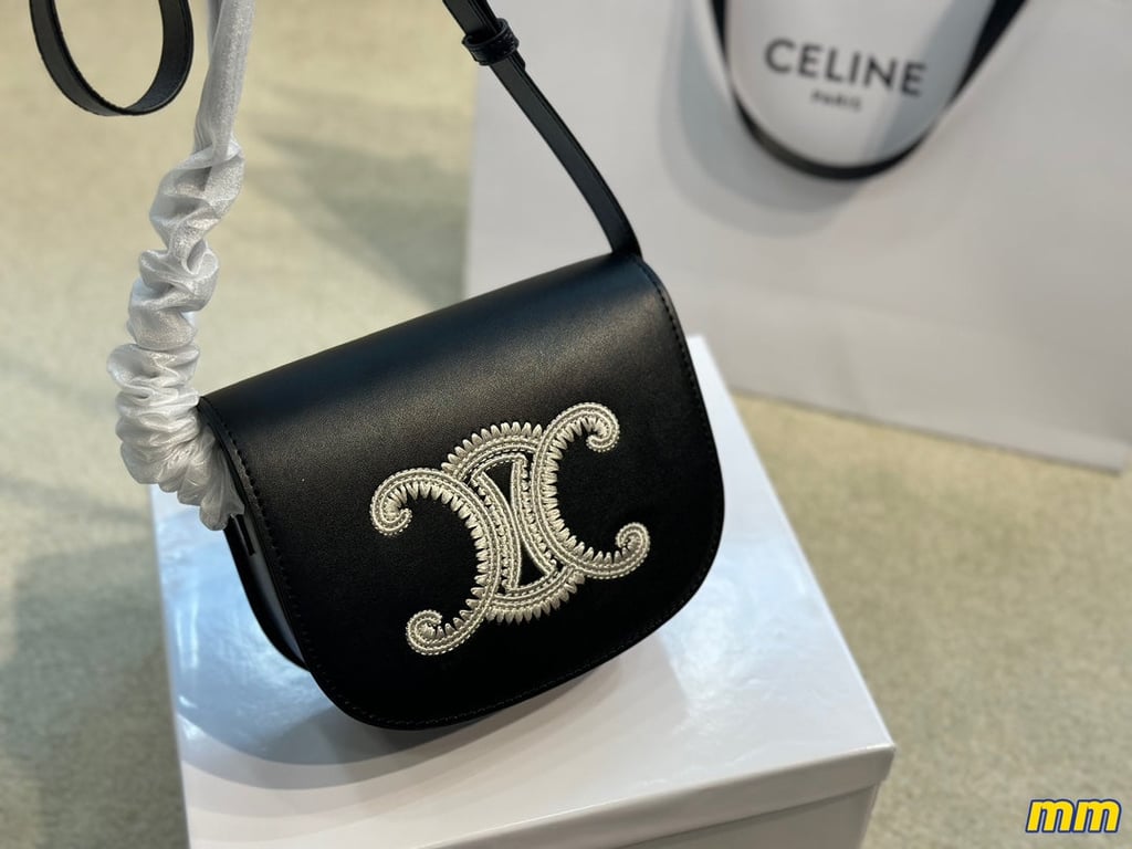 Ezyycart Bags CE FOLCO CUIR TRIOMPHE IN SMOOTH CALFSKIN WITH TRIOMPHE EMBROIDERY BLACK 19CM