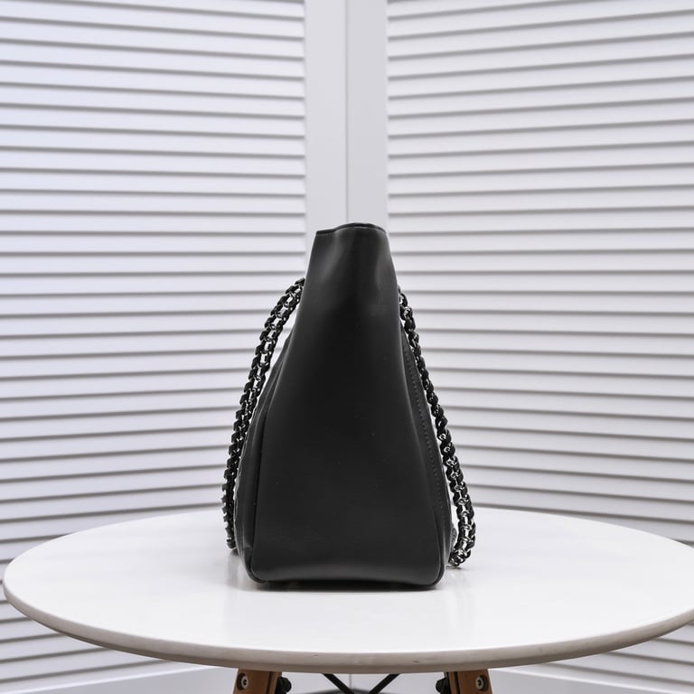 Anum Bags CHL EAST WEST LARGE MODERN CHAIN BLACK TOTE BAG