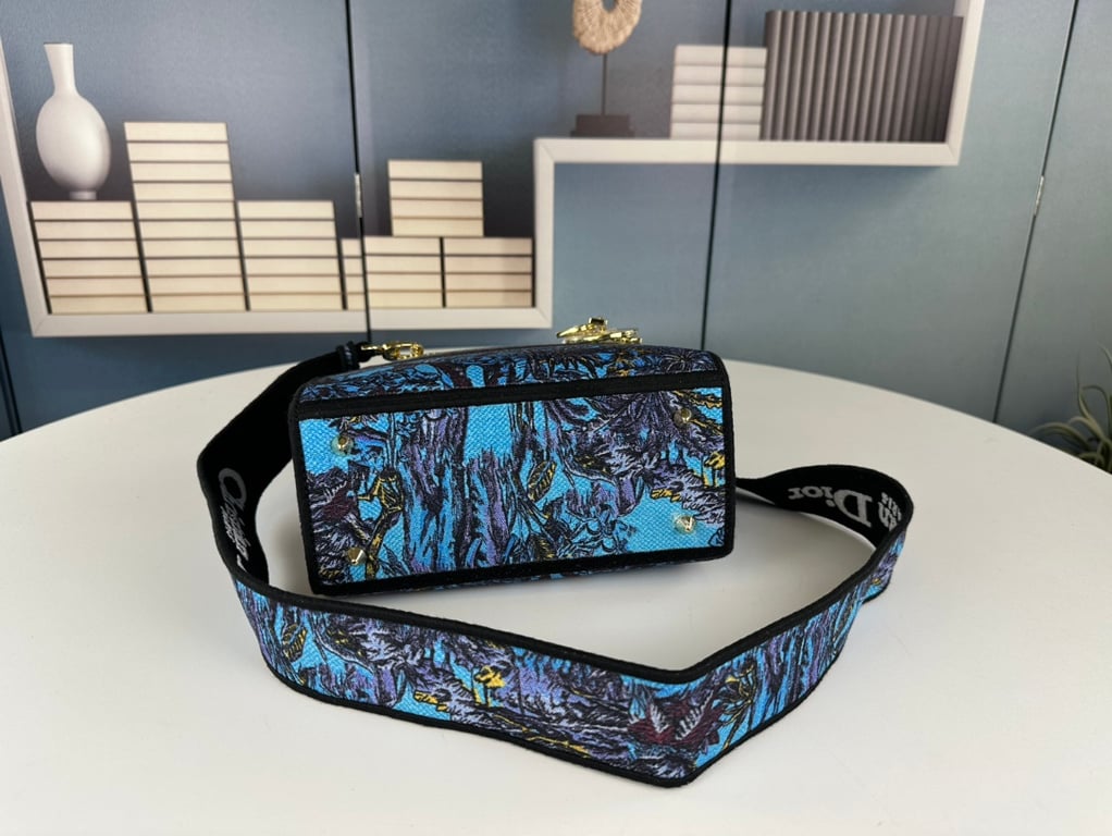 Ezyycart Bags DIR MEDIUM LADY D LITE BAG CELESTIAL BLUE MULTICOLOR TOILE DE JOUY VOYAGE EMBROIDERY 24CM M0565OEUPM259