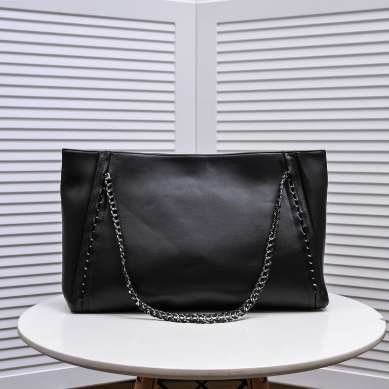 Anum Bags CHL EAST WEST LARGE MODERN CHAIN BLACK TOTE BAG