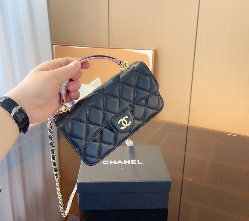 Anum Bags CHL MINI FLAP BAG WITH TOP HANDLE 19CM BLACK AS2431