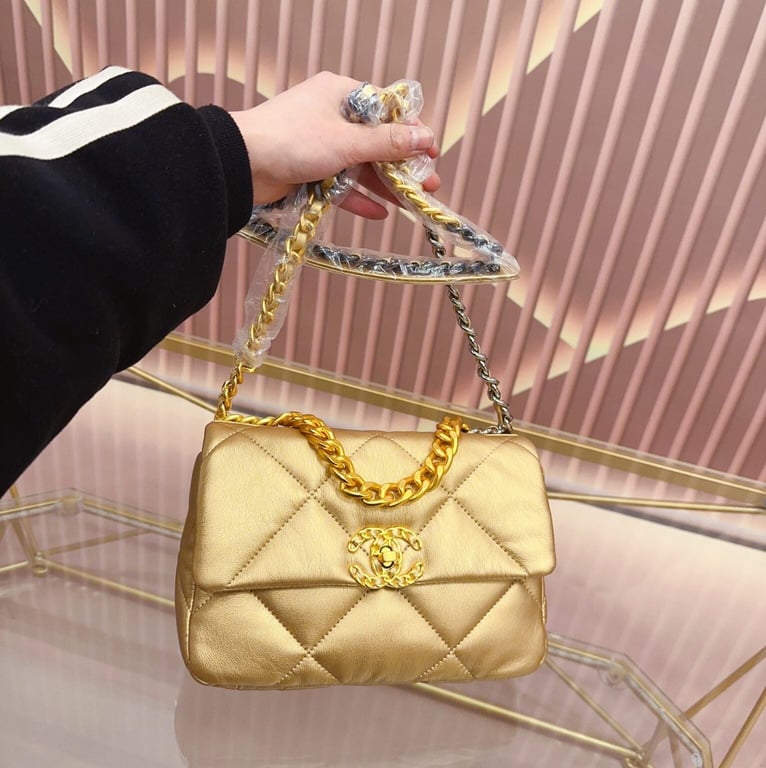 Anum Bags CHL 19 FLAP BAG IN GOLD LAMBSKIN 25CM