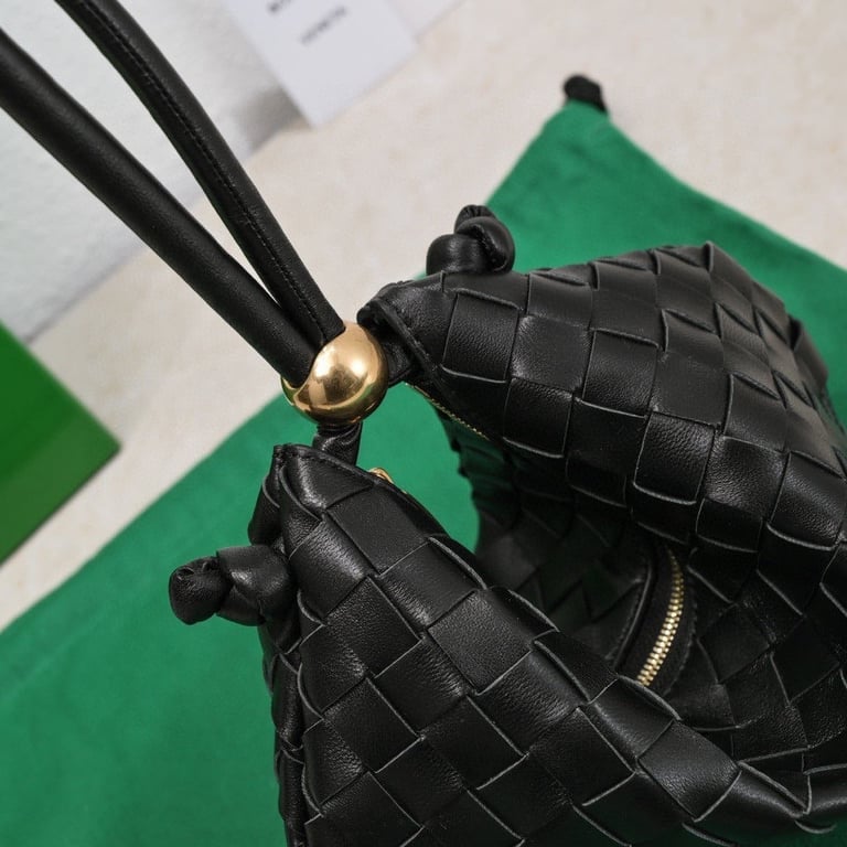 Ezyycart Bags BOTTEGA VENETA MEDIUM TURN POUCH IN INTRECCIATO BLACK LEATHER