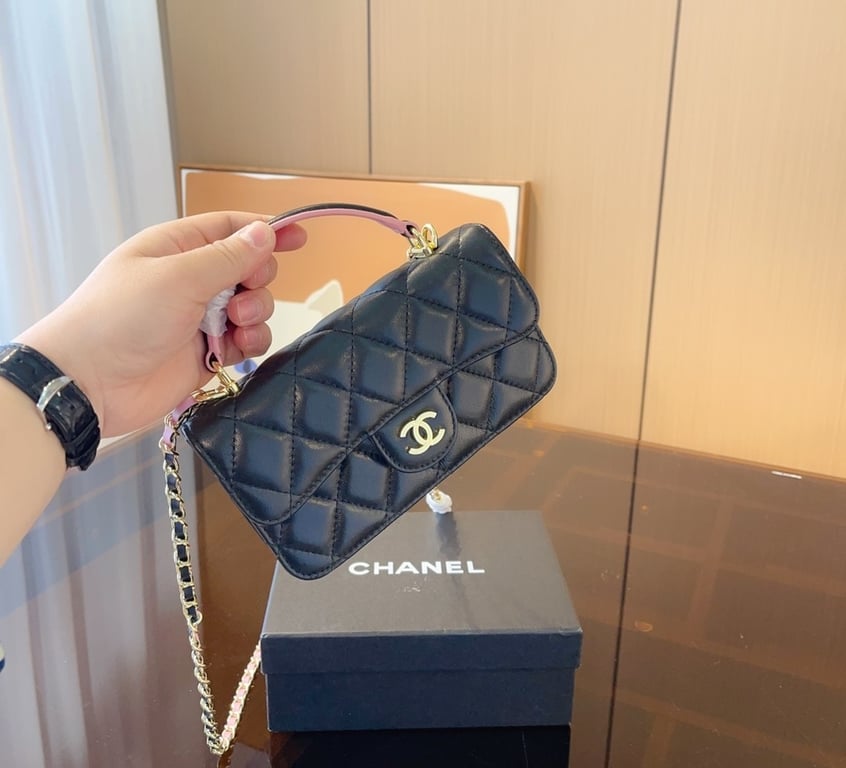 Anum Bags CHL MINI FLAP BAG WITH TOP HANDLE 19CM BLACK AS2431