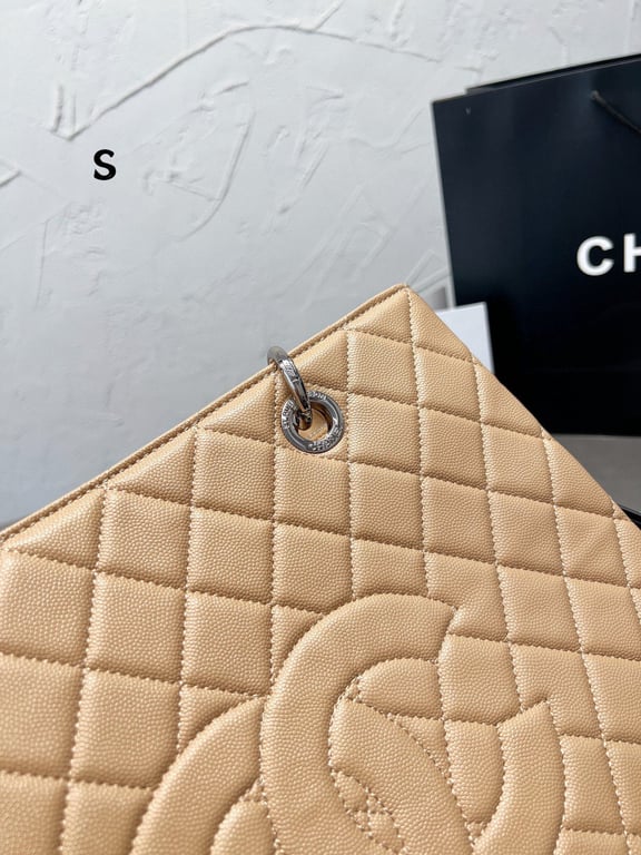 Anum Bags CHL GRAND SHOPPING TOTE BAG BEIGE CAVIAR 34CM