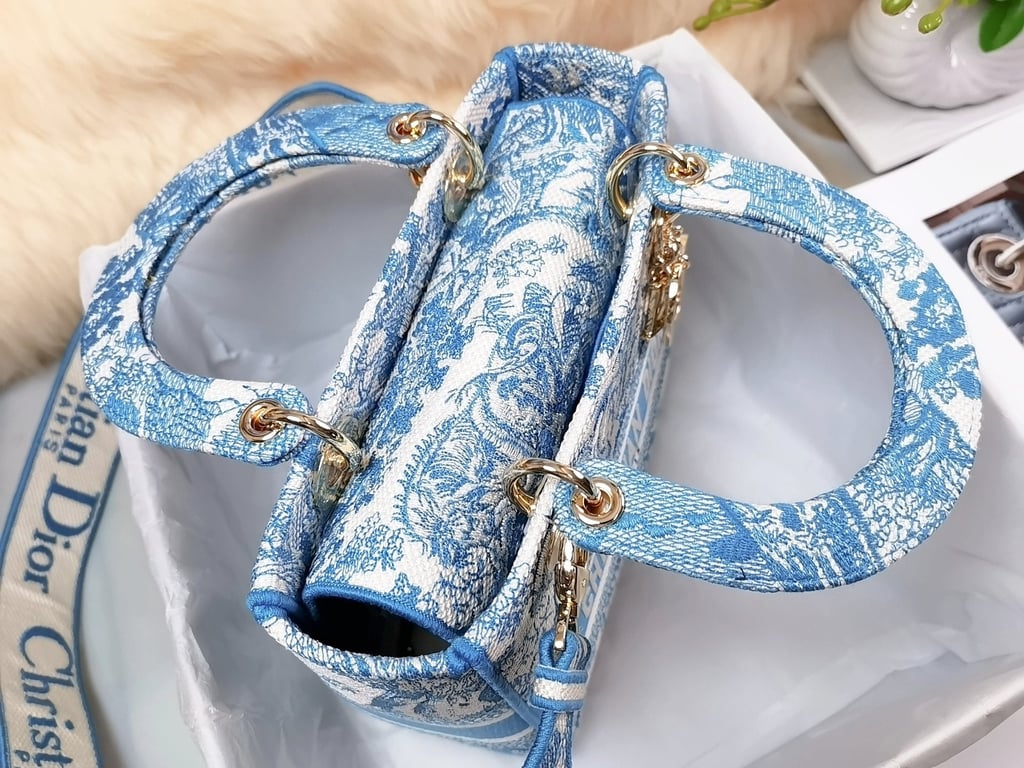 Anum Bags DIR MEDIUM LADY D-LITE CORNFLOWER BLUE TOILE EMBROIDERY 24CM
